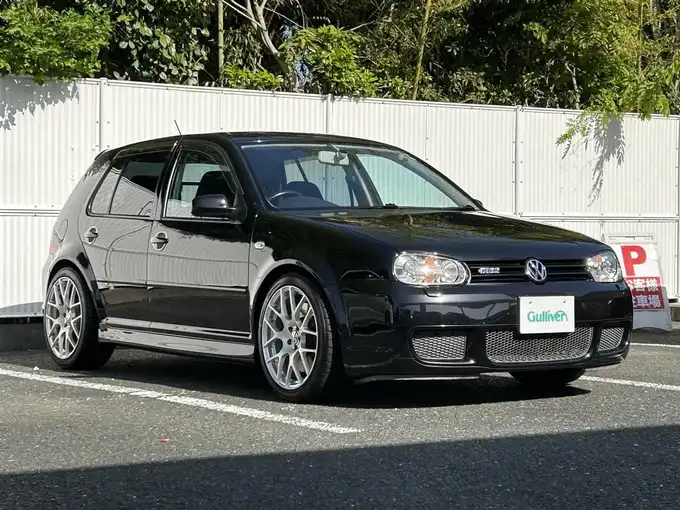 新着情報“ゴルフR32”2003年式黒入荷しました！