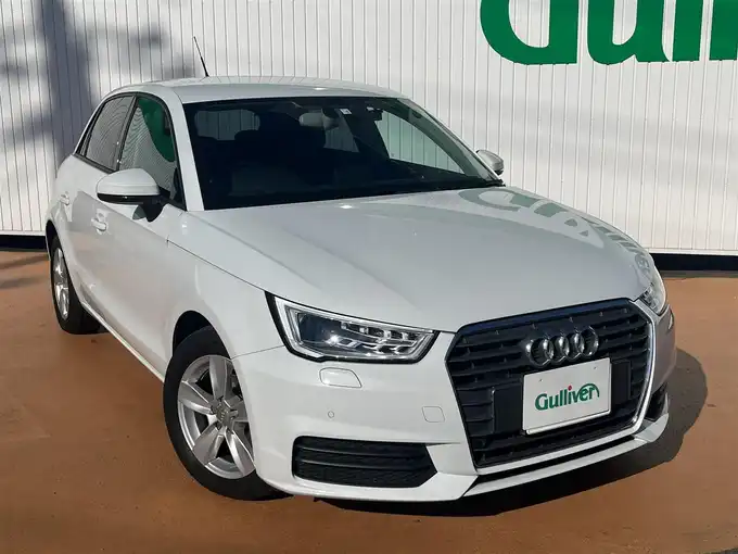 新着情報“Ａ１スポーツバック1．0TFSI”2018年式グレイシアホワイトメタリック入荷しました！