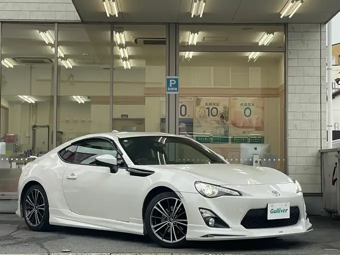 新着情報“８６GTリミテッド”2015年式クリスタルホワイトパール入荷しました！