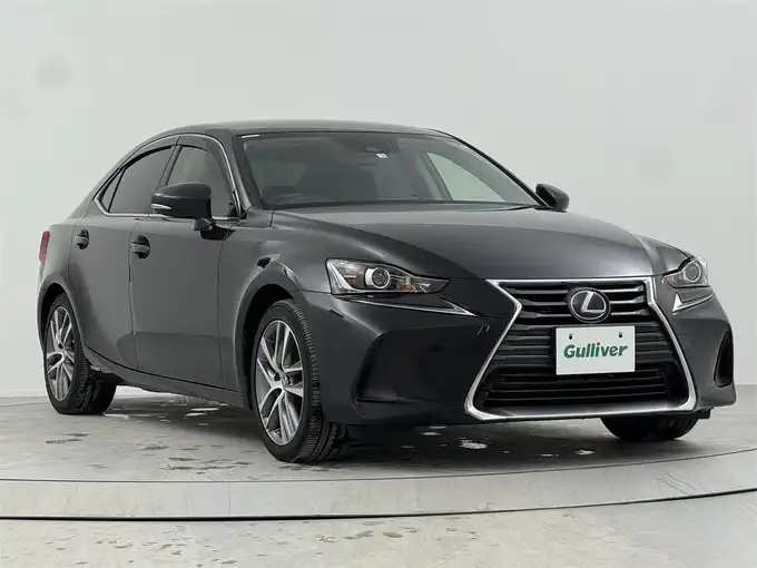 新着情報“ＩＳIS300h”2018年式グラファイトブラックガラスフレーク入荷しました！