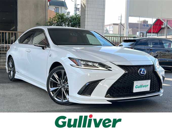 新着情報“ＥＳES300h Fスポーツ”2021年式ホワイトノーヴァガラスフレーク入荷しました！