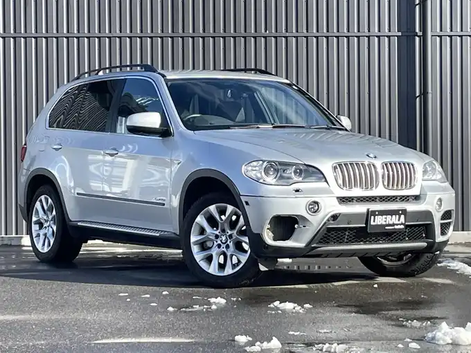 新着情報“Ｘ５xDrive 50i”2011年式シルバー入荷しました！