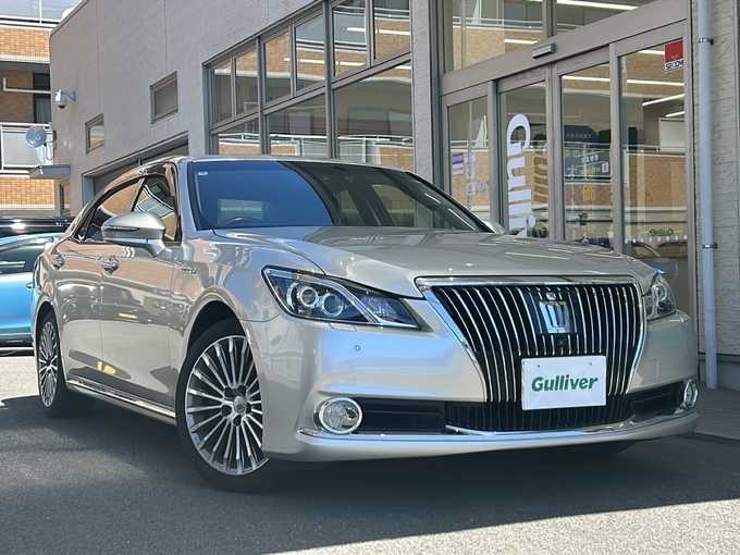 新着情報“クラウンマジェスタFバージョン”2016年式プレシャスシルバー入荷しました！