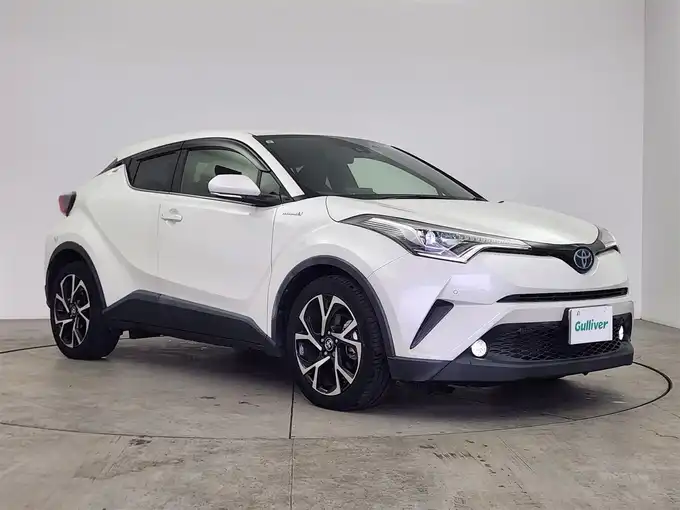 新着情報“Ｃ－ＨＲG”2017年式ホワイトパールクリスタルシャイン入荷しました！