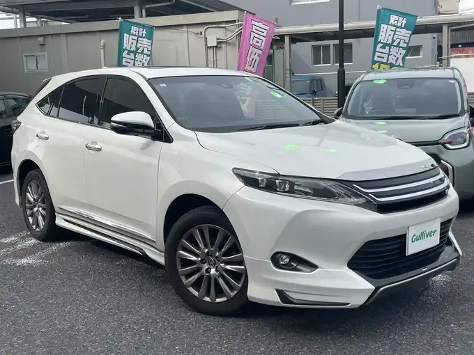 新着情報“ハリアープレミアム”2017年式ホワイトパールクリスタルシャイン入荷しました！