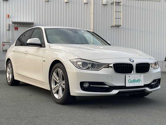 新着情報“３シリーズ320i スポーツ”2014年式アルピンホワイトⅢ入荷しました！