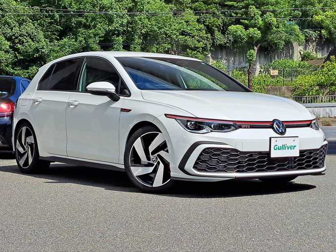 新着情報“ゴルフＧＴＩベースグレード”2022年式パール入荷しました！