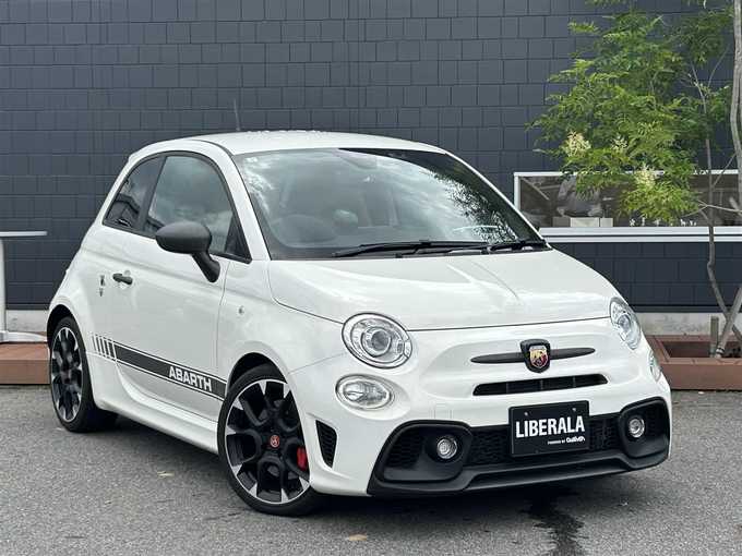 新着情報“アバルト５９５コンペティツィオーネ”2019年式白入荷しました！