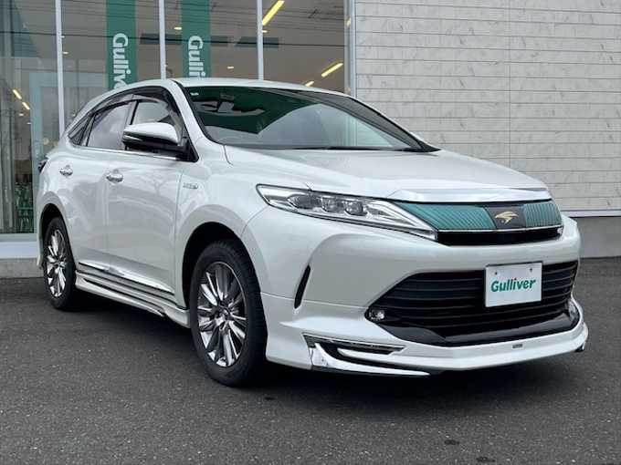 新着情報“ハリアーハイブリッドプレミアム”2018年式ホワイトパールクリスタルシャイン入荷しました！