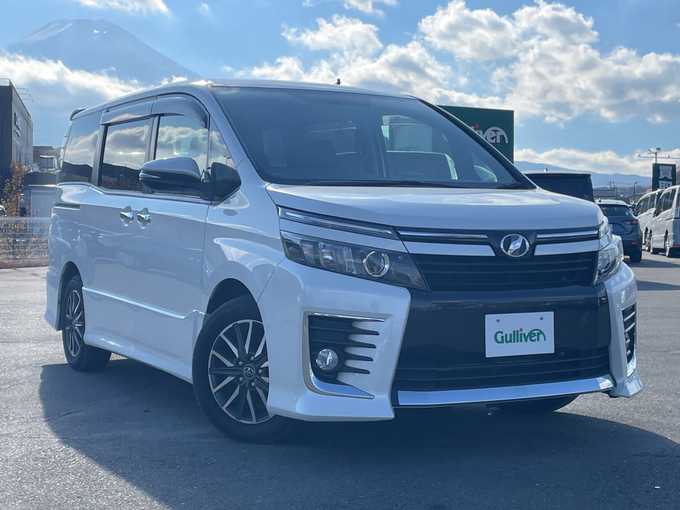 新着情報“ヴォクシーZS”2014年式ホワイトパールクリスタルシャイン入荷しました！