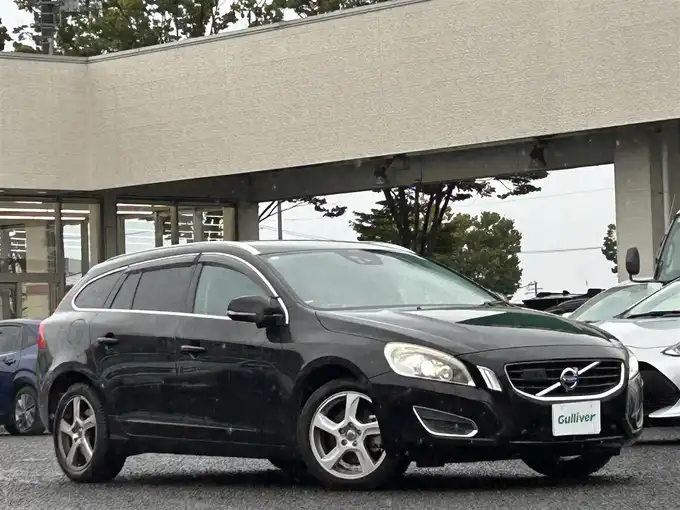 新着情報“Ｖ６０T4 Rデザイン”2013年式黒入荷しました！