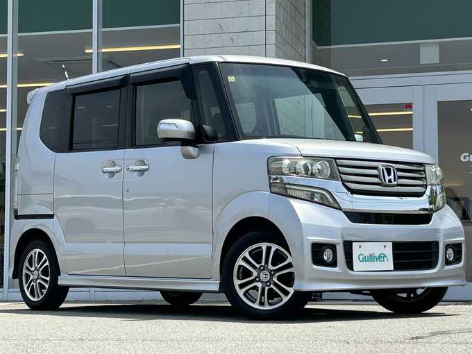 新着情報“Ｎ－ＢＯＸカスタムG特別仕様車SSパッケージ”2014年式カトラリーシルバーM入荷しました！
