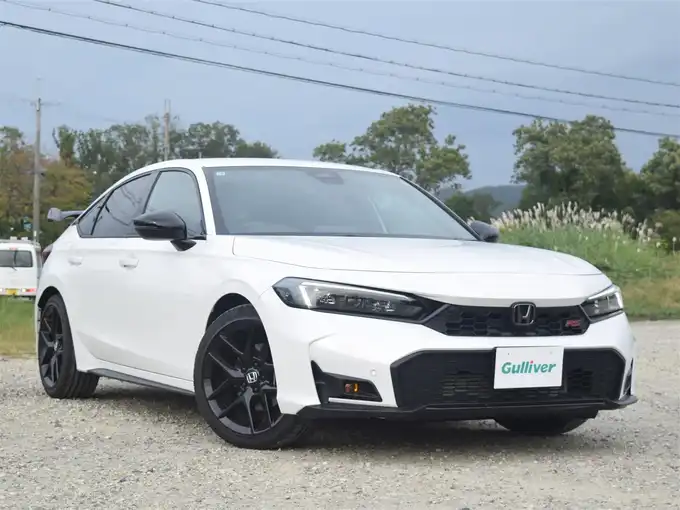 新着情報“シビックRS”2025年式プラチナホワイトパール入荷しました！