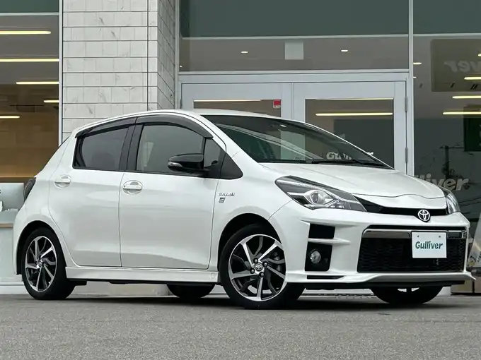 新着情報“ヴィッツハイブリッドGRスポーツ”2018年式ホワイトパールクリスタルシャイン入荷しました！