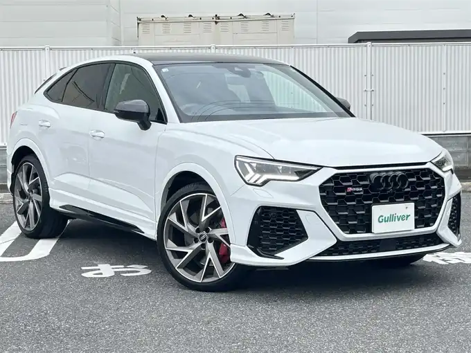 新着情報“ＲＳ Ｑ３ スポーツバックベースグレード”2020年式グレイシアホワイトメタリック入荷しました！