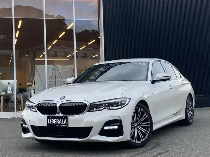新着情報“３シリーズ320i Mスポーツ”2021年式パール入荷しました！