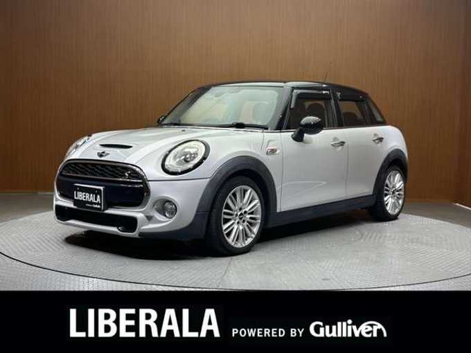 新着情報“ＭＩＮＩジャーミン クーパーS”2015年式ホワイト・シルバー入荷しました！