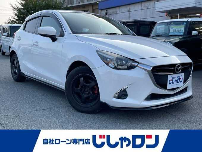 新着情報“デミオXDノーブルクリムゾン”2018年式スノーフレイクホワイトパールマイカ入荷しました！