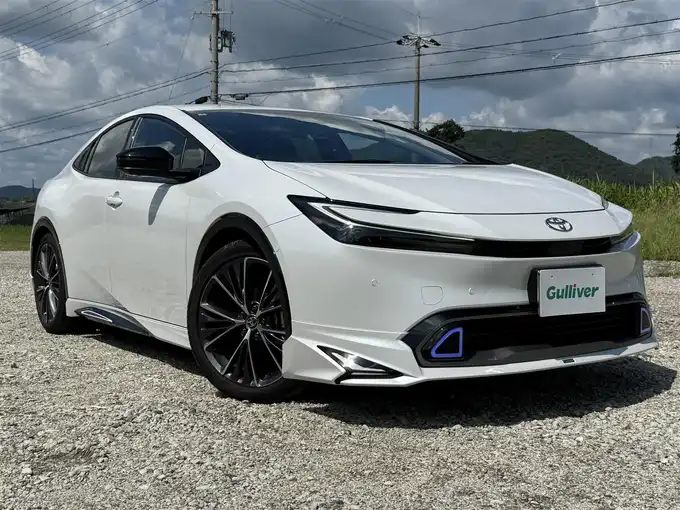 新着情報“プリウスZ”2025年式プラチナホワイトパールマイカ入荷しました！