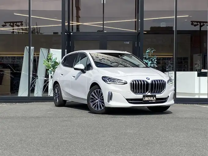 新着情報“２シリーズ218dアクティブツアラー エクスクルーシブ”2022年式白入荷しました！