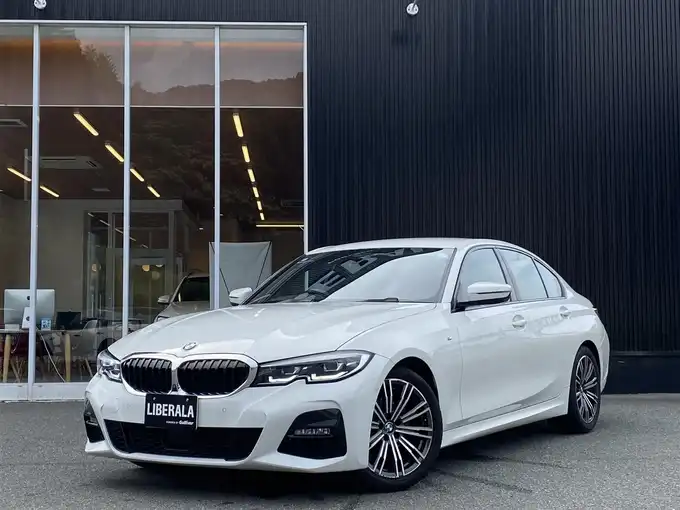 新着情報“３シリーズ320i Mスポーツ”2020年式アルピンホワイトⅢ入荷しました！