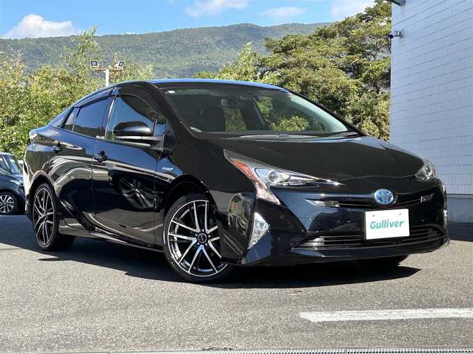 新着情報“プリウスSセーフティプラス”2018年式アティチュードブラックマイカ入荷しました！