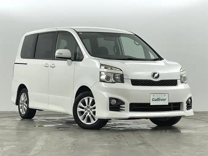 新着情報“ヴォクシーZS”2010年式ホワイトパールクリスタルシャイン入荷しました！