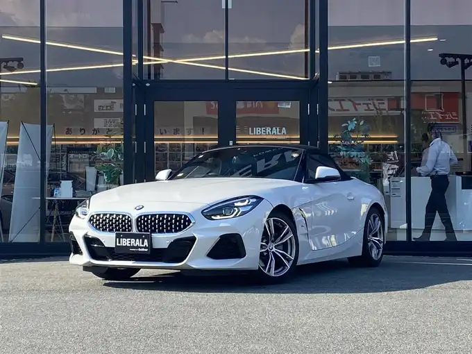 新着情報“Ｚ４sDrive20i Mスポーツ”2021年式白入荷しました！