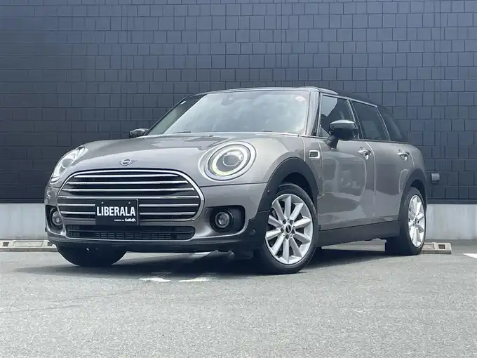 新着情報“ＭＩＮＩクラブマン バッキンガム”2020年式メルティングシルバーM入荷しました！
