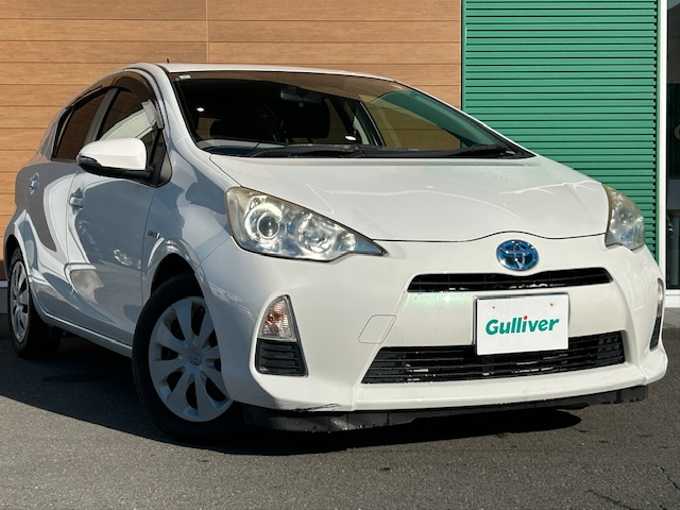 新着情報“アクアG”2013年式ライムホワイトパールクリスタルシャイン