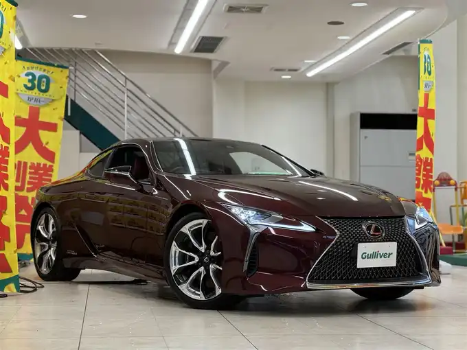 新着情報“ＬＣ500h”2017年式ガーネットレッドマイカ入荷しました！