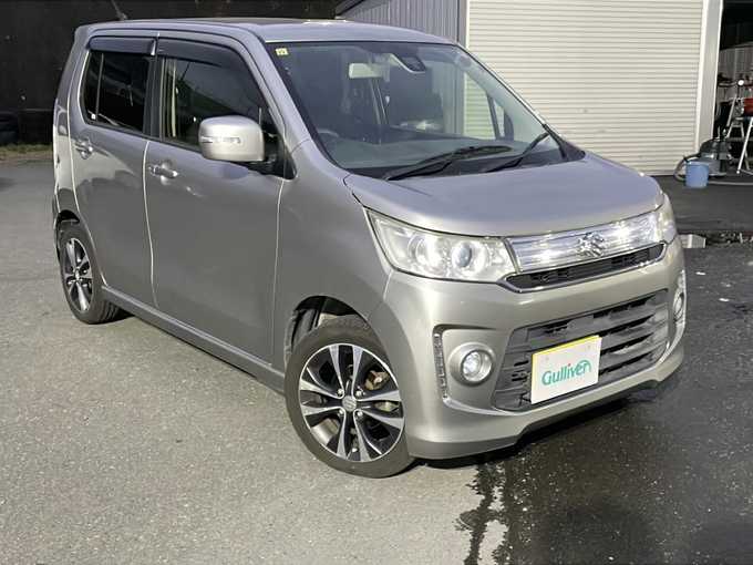 新着情報“ワゴンＲスティングレーT”2014年式スチールシルバーM入荷しました！