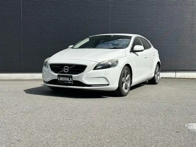 新着情報“Ｖ４０T4 スポーツ”2014年式アイスホワイト入荷しました！