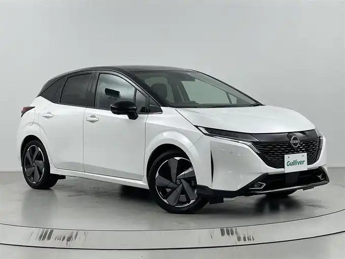新着情報“オーラG FOUR レザーエディション”2022年式ピュアホワイトパール / スーパーブラック 2トーン入荷しました！