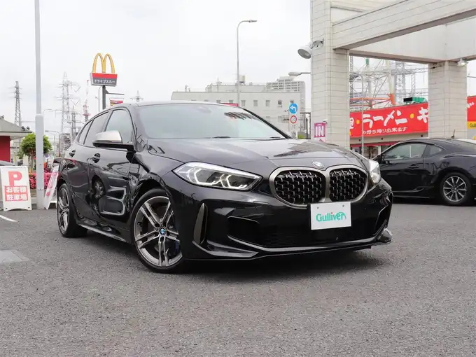 新着情報“１シリーズM135i xDrive”2020年式サファイアブラックP入荷しました！