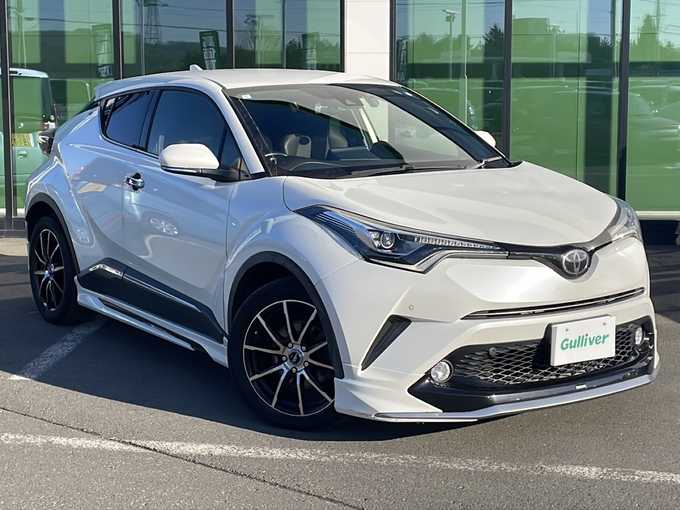 新着情報“Ｃ－ＨＲG－T”2016年式ホワイトパールクリスタルシャイン入荷しました！