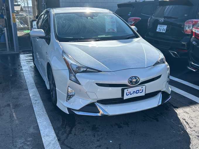 新着情報“プリウスSセーフティプラス”2017年式パール入荷しました！