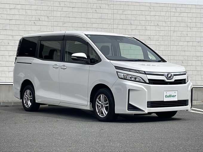 新着情報“ヴォクシーX”2018年式ホワイトパールクリスタルシャイン入荷しました！