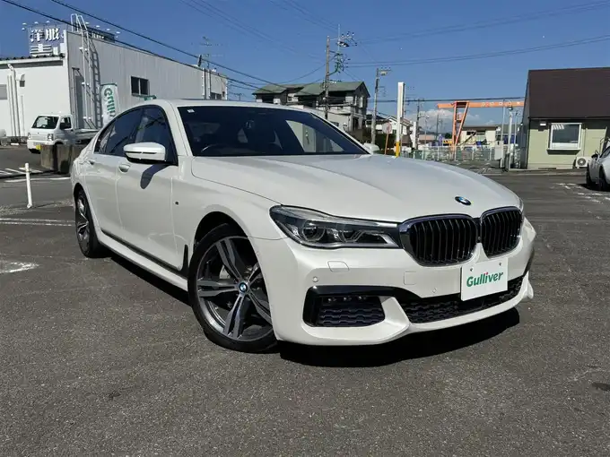 新着情報“７シリーズ740i Mスポーツ”2015年式白入荷しました！