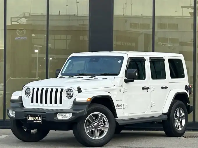 新着情報“ジープ・ラングラーアンリミテッドサハラ”2021年式ブライトホワイト入荷しました！