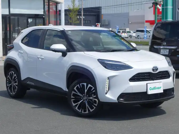 新着情報“ヤリスクロスハイブリッドZ”2025年式プラチナホワイトパールマイカ入荷しました！