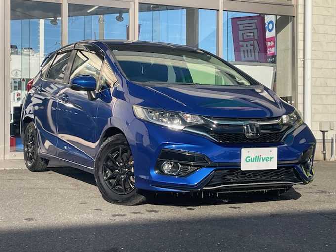 新着情報“フィット13G・F”2017年式ブリリアントスポーティブルーメタリック2トーン入荷しました！