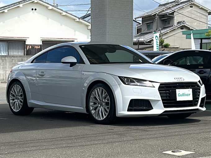 新着情報“ＴＴクーペ1．8TFSI Sラインパッケージ”2016年式白入荷しました！
