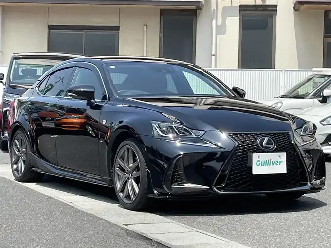 新着情報“ＩＳIS300h Fスポーツ”2017年式ブラック入荷しました！