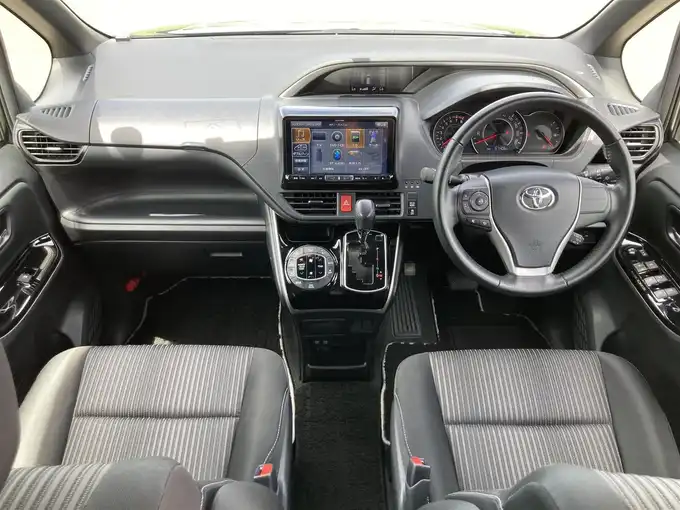 煌めき　 0205★★ トヨタ ヴォクシーの新車グレード一覧（1ページ目）｜新車・中古