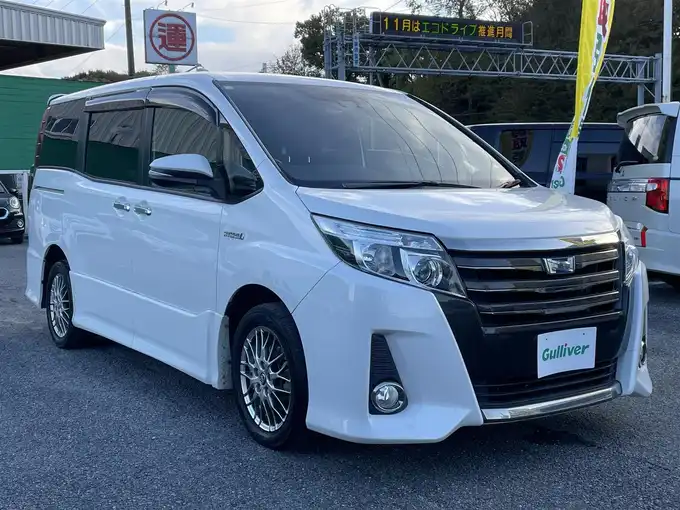 新着情報“ノアハイブリッドSi ダブルバイビー”2016年式ホワイトパールクリスタルシャイン入荷しました！