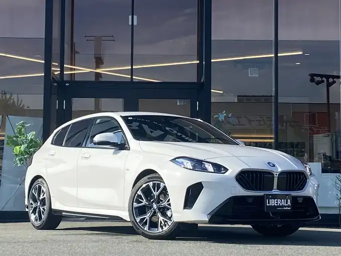 新着情報“１シリーズ120d Mスポーツ”2025年式アルピンホワイトⅢ入荷しました！