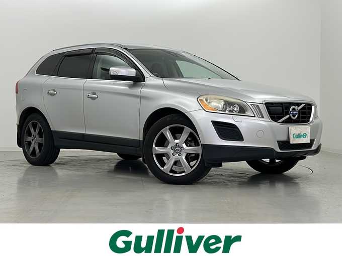 新着情報“ＸＣ６０T6 AWD SE”2012年式シルバー入荷しました！