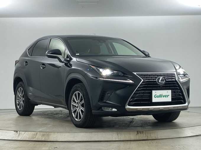 新着情報“ＮＸNX300h Iパッケージ”2018年式グラファイトブラックガラスフレーク入荷しました！