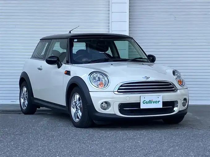新着情報“ＭＩＮＩクーパー”2013年式白入荷しました！